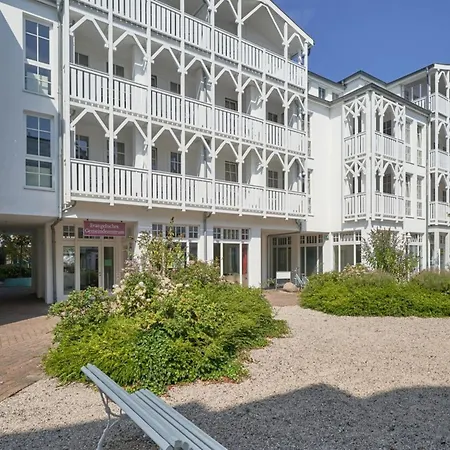 Im Seepark Auf Ruegen Nahe Ostseestrand Sellin (Rugen)